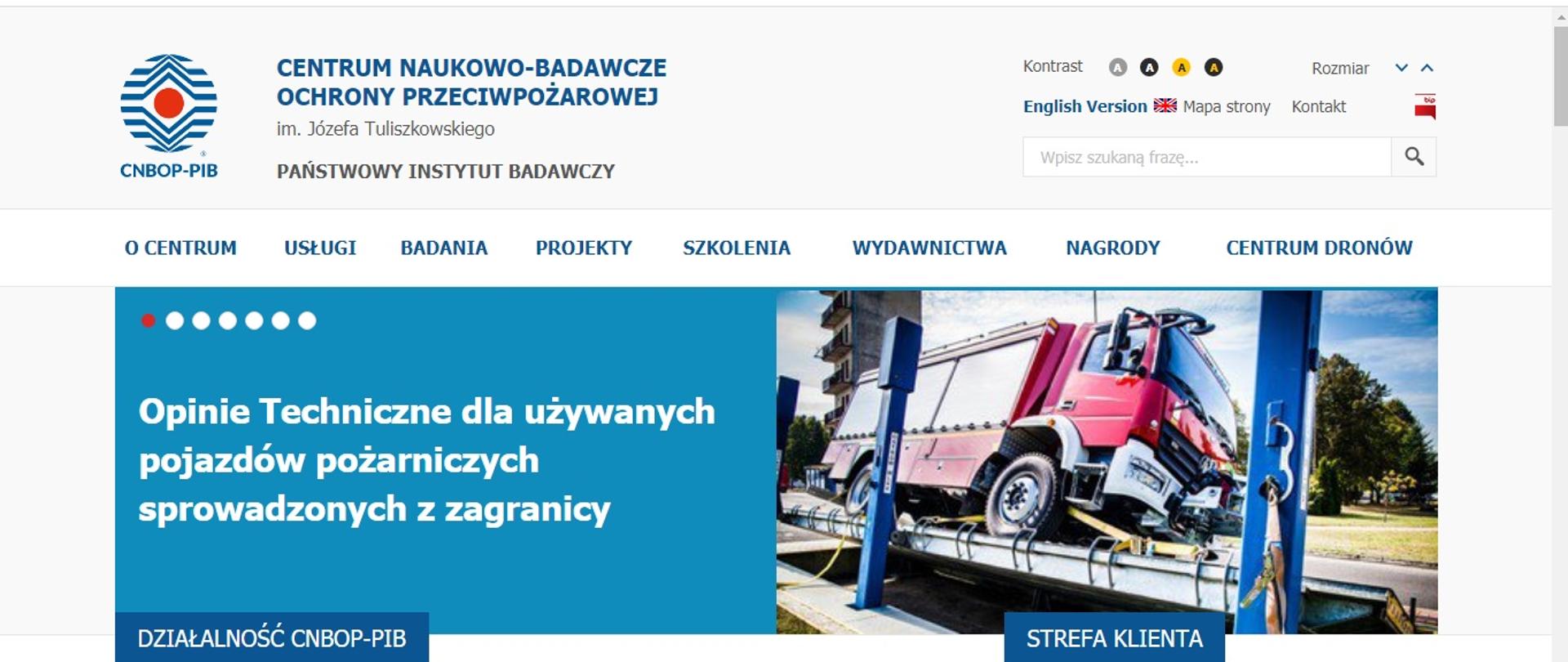 Na zdjęciu widać samochód strażacki podczas badań specjalistycznych. 