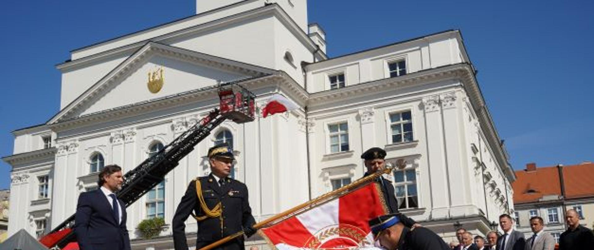 UROCZYSTOSTE NADANIE SZTANDARU KOMENDZIE MIEJSKIEJ PSP W KALISZU