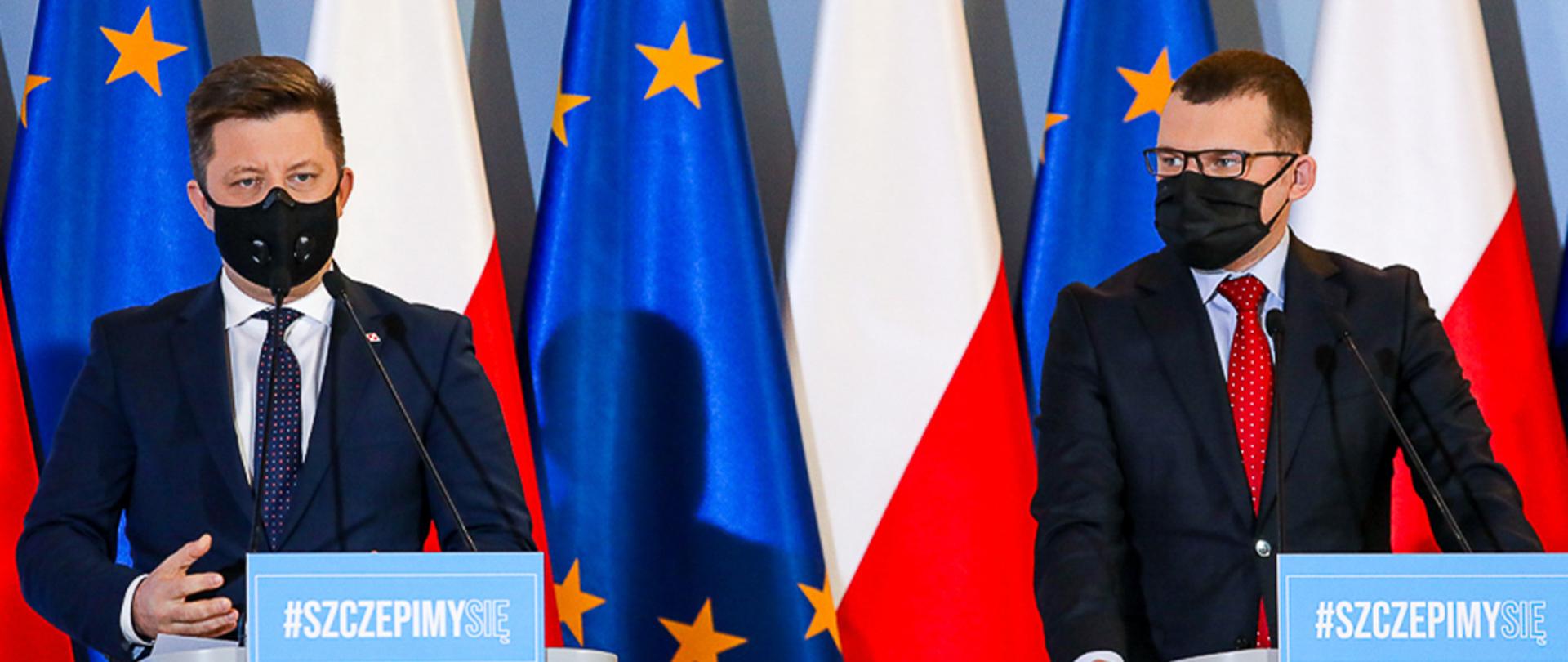 Minister Michał Dworczyk oraz wiceminister Paweł Szefernaker podczas konferencji prasowej. 