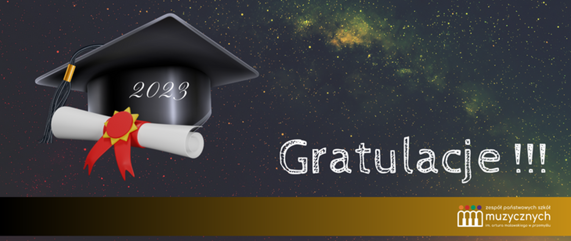 Na tle nieba z gwiazdami grafika czapki absolwenta, wraz ze zwiniętym dyplomem oraz napis Gratulacje. Pod spodem na brązowym pasku logo szkoły. 