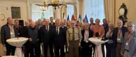 NA zdjęciu chargé d’affaires a.i. RP Marek Prawda oraz attaché obrony płk Paweł Piecyk wspólnie z członkami Swiss Society for Military Historical Study Tours 