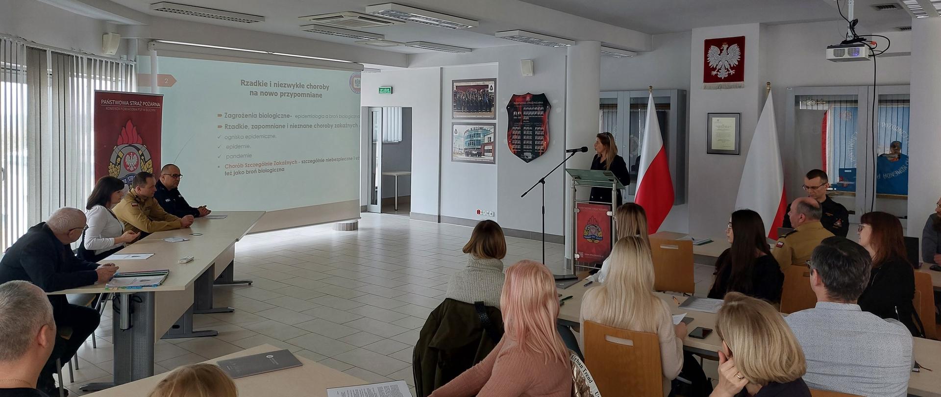 Sala konferencyjna, w tle ekran, na zdjęciu uczestnicy szkolenia