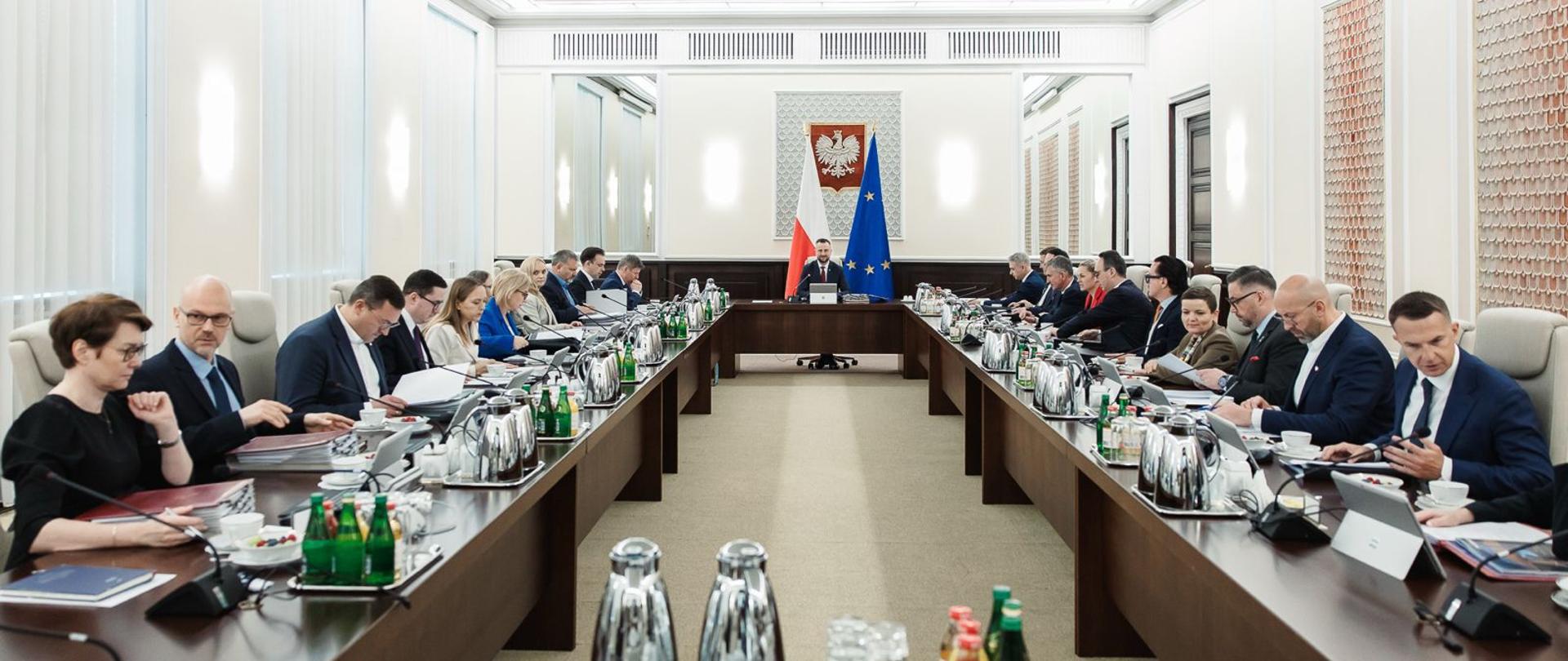 Rada Ministrów przyjęła projekt ustawy o zmianie niektórych ustaw w celu wsparcia przedsiębiorstw żeglugowych oraz stworzenia warunków ich funkcjonowania pod polską banderą