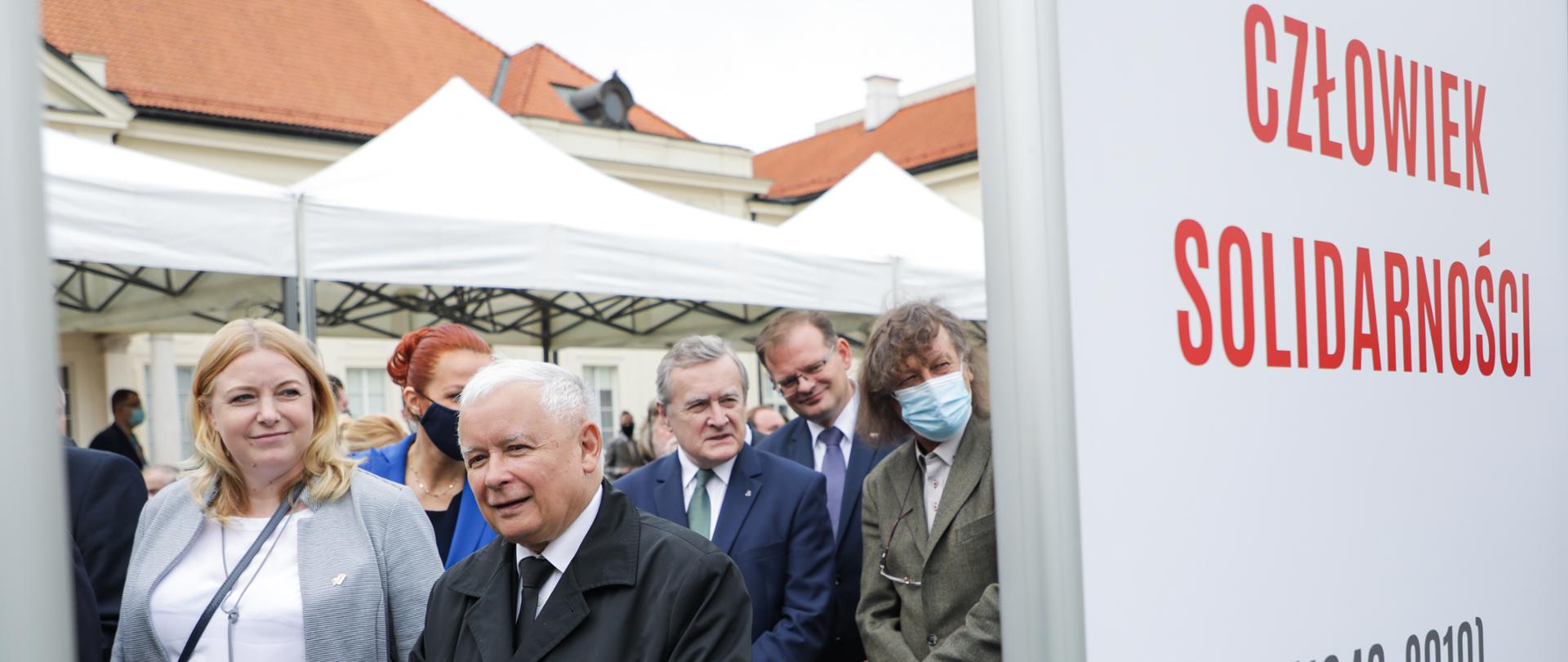 „Lech Kaczyński. Człowiek Solidarności” – wystawa na dziedzińcu MKiDN, fot. Danuta Matloch