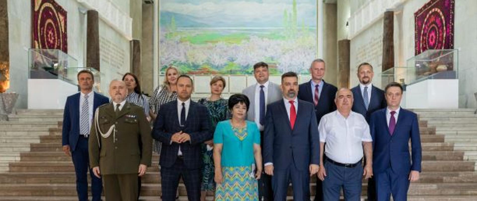 wizyta delegacji polskiej z IPN oraz Muzeum II wojny Światowej w Uzbekistanie_foto nr 1