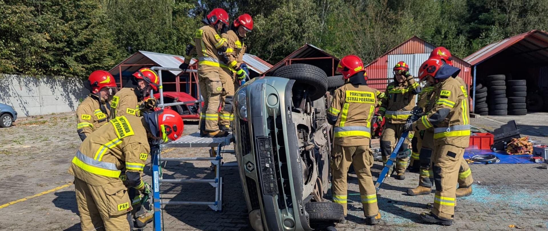 Strażacy z JRG Chrzanów doskonalili techniki ratownictwa technicznego w Trzebini