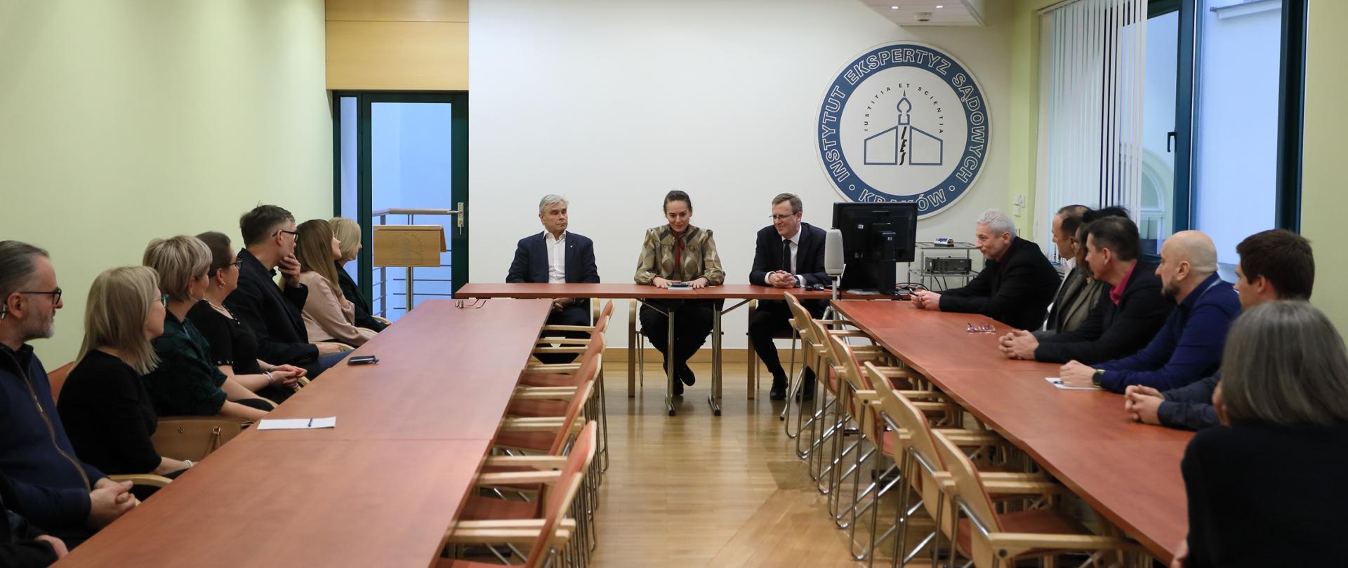 Wizyta wiceminister sprawiedliwości Marii Ejchart i prof. Tadeusza Tomaszewskiego w IES