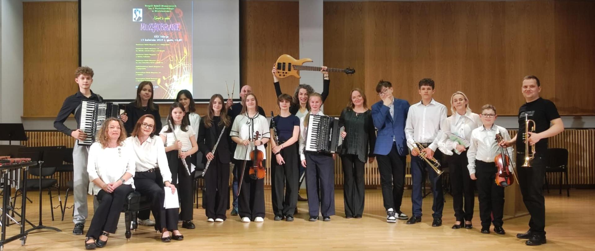 Wpólne zdjęcie p[o koncercie.