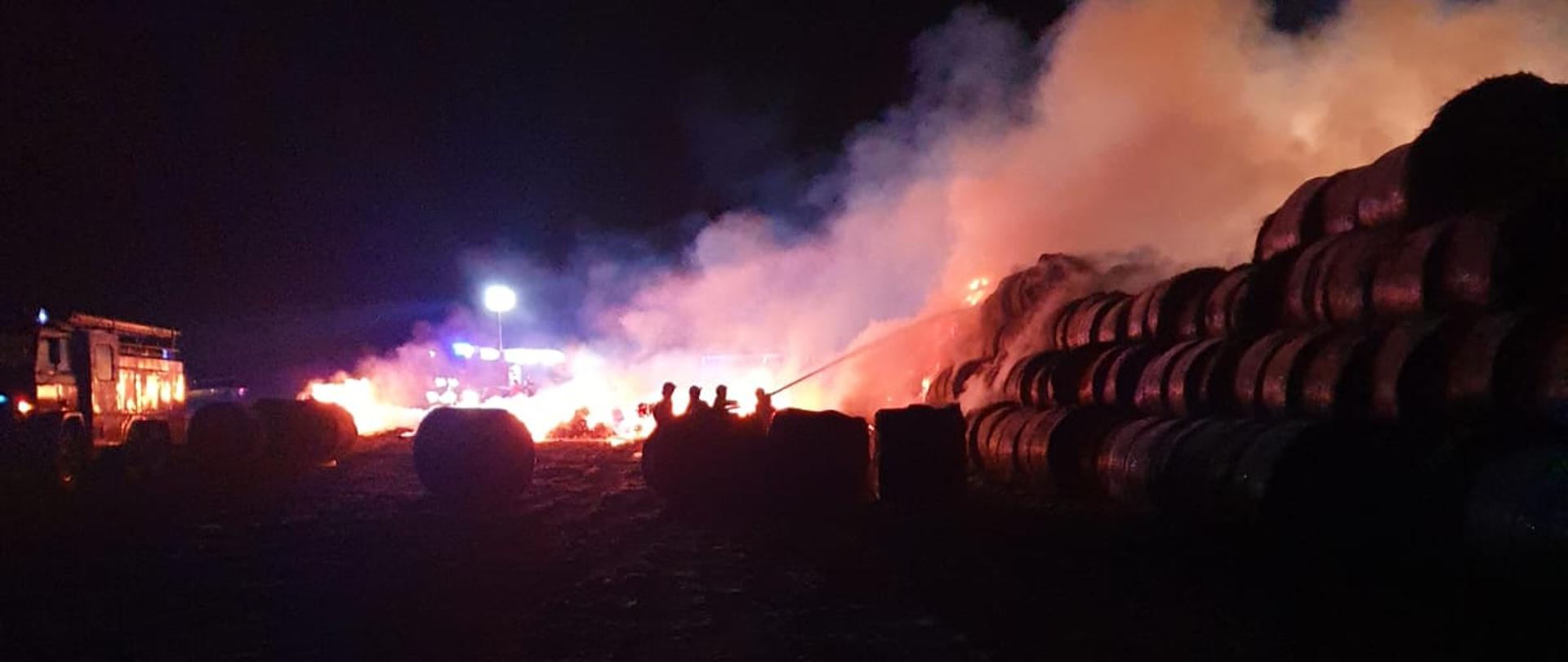 POŻAR STOGU W MIEJSCOWOŚCI STAJKOWO