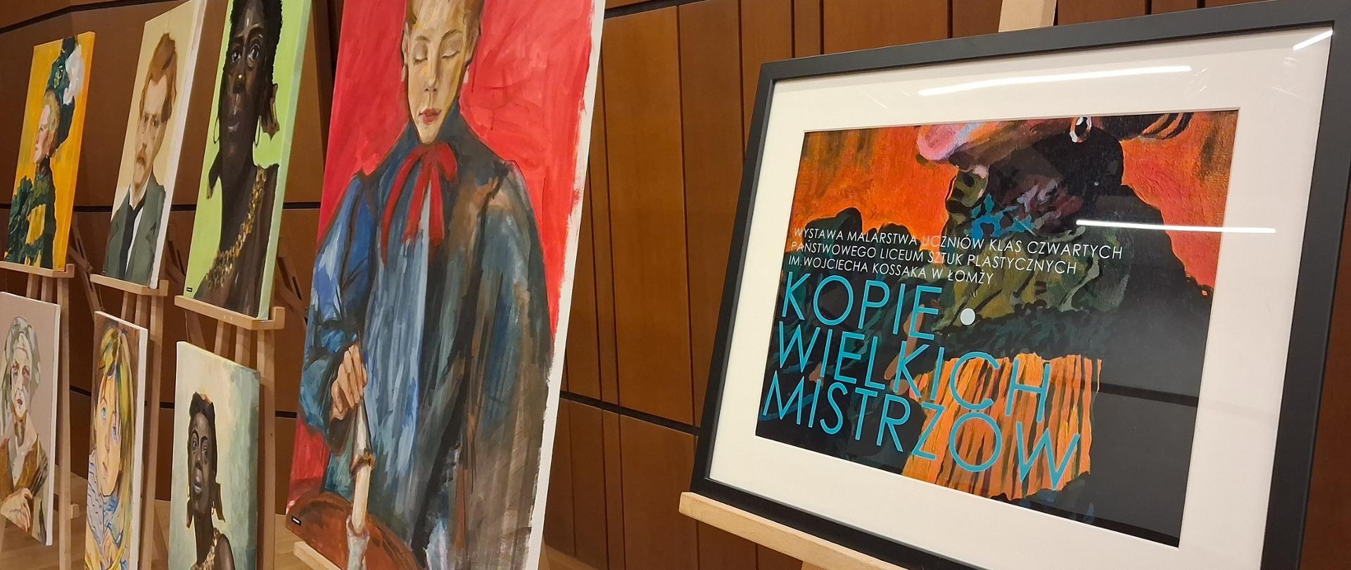 Kopie dzieł polskich malarzy wystawione na sztalugach