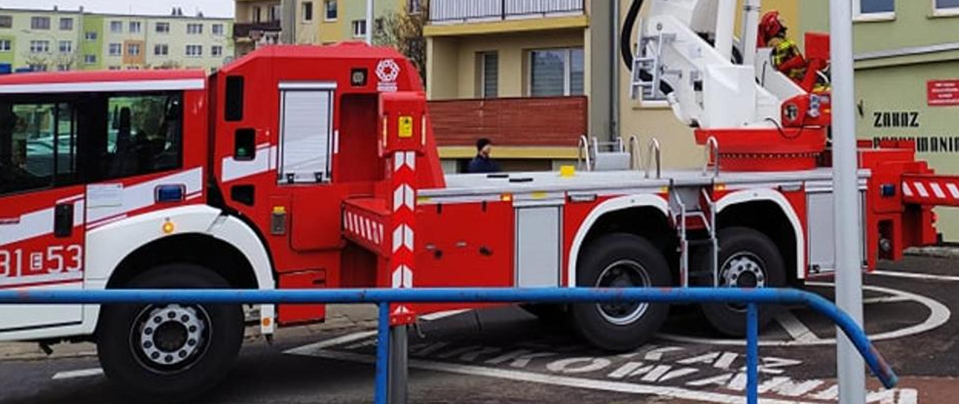 podnośnik w trakcie rozkładania