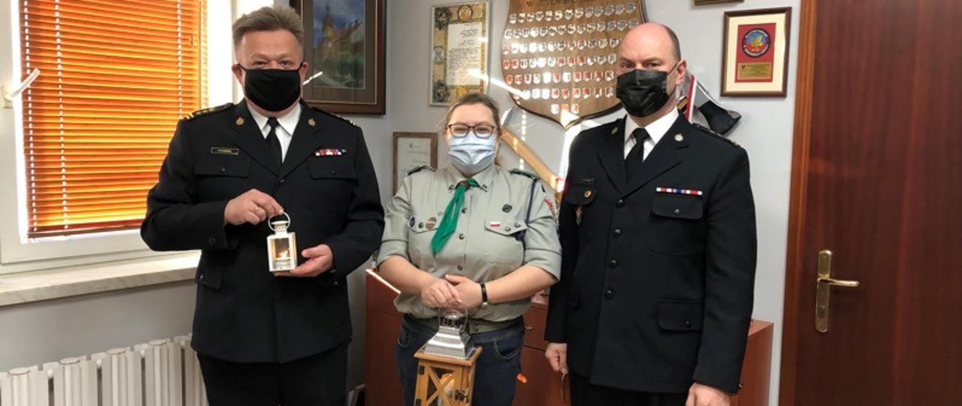 Przekazanie Betlejemskiego Światła Pokoju dla KP PSP w Tarnowskich Górach