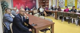 Spotkanie z dyrektorami placówek oświatowych powiatu pińczowskiego z w Komendzie Powiatowej Państwowej Straży Pożarnej w Pińczowie.