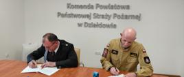 Podpisanie umów na szkolenie przygotowujące na kat. "C" prawa jazdy dla strażaków OSP z powiatu działdowskiego