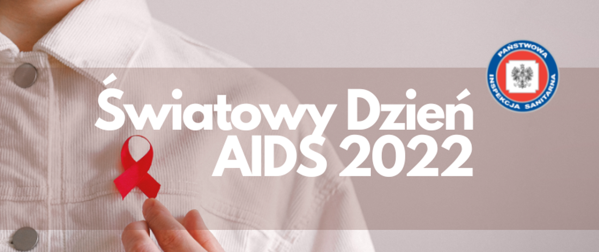 z lewej strony czerwona wstążka symbolizująca wspracie dla osób z AIDS, z prawej logo Państwowej Inspekcji Sanitarnej