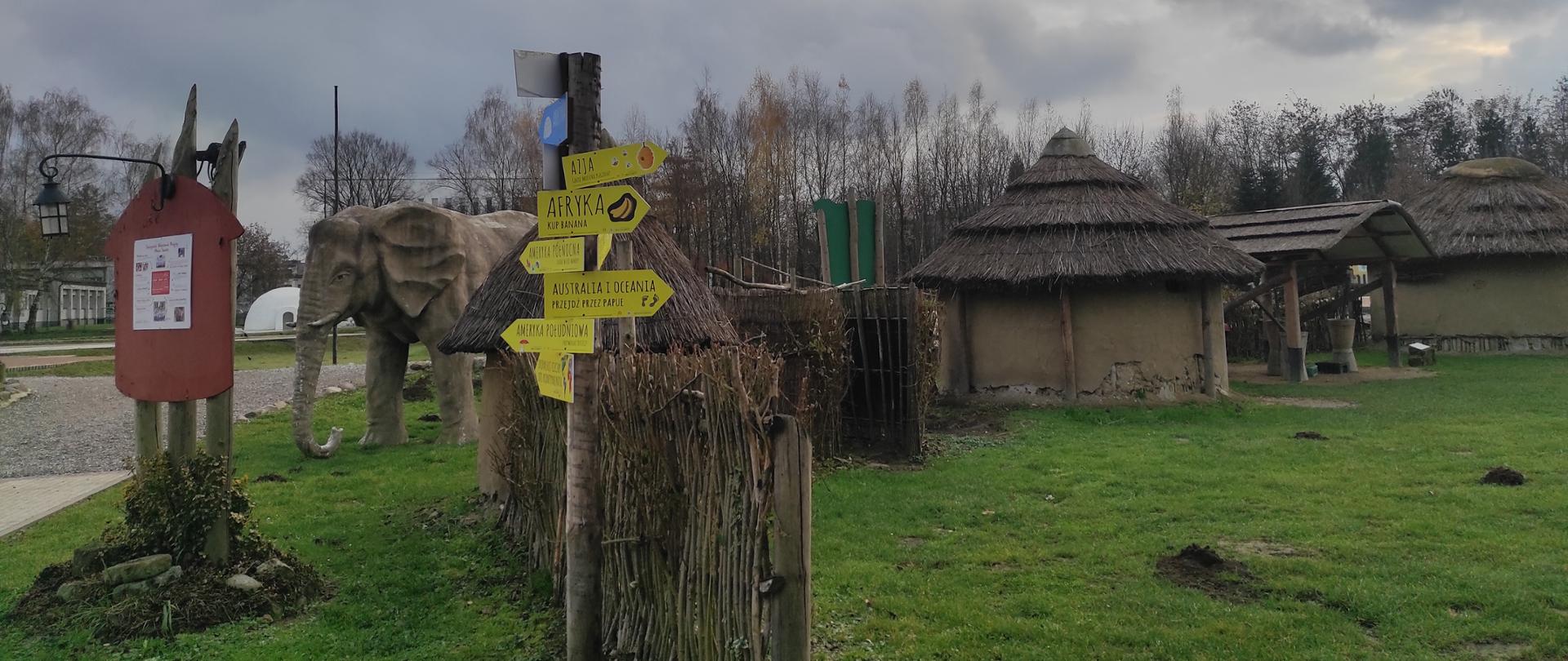Widok na park i wioskę afrykańską