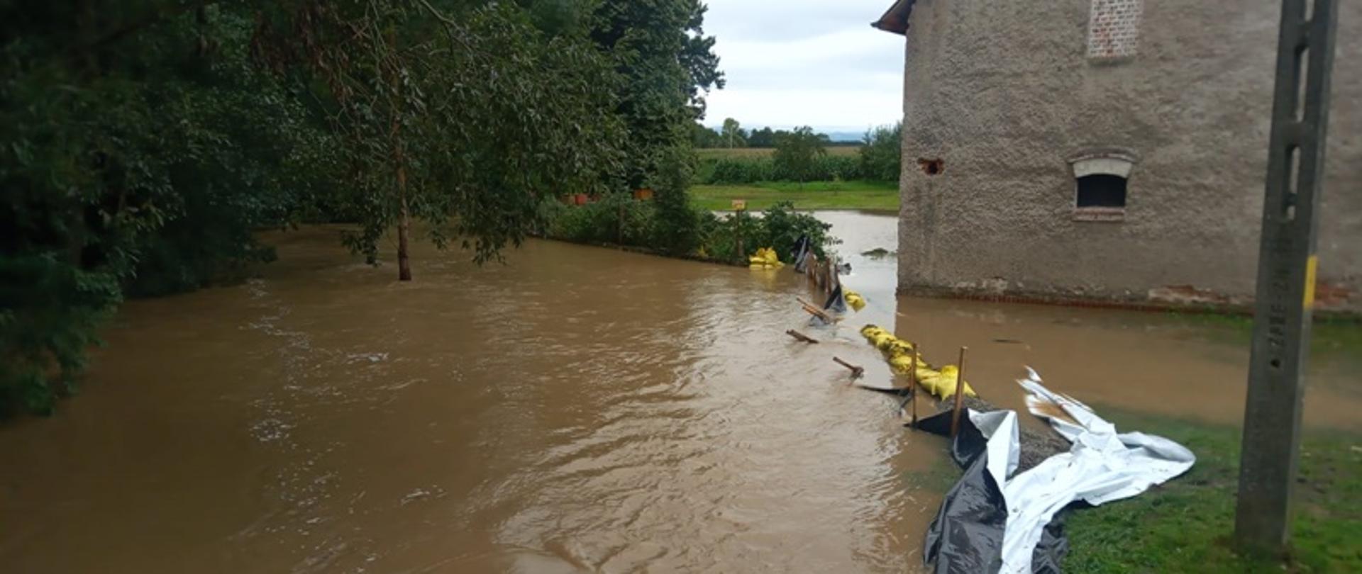 Gwałtowne opady deszczu - powiat nyski.