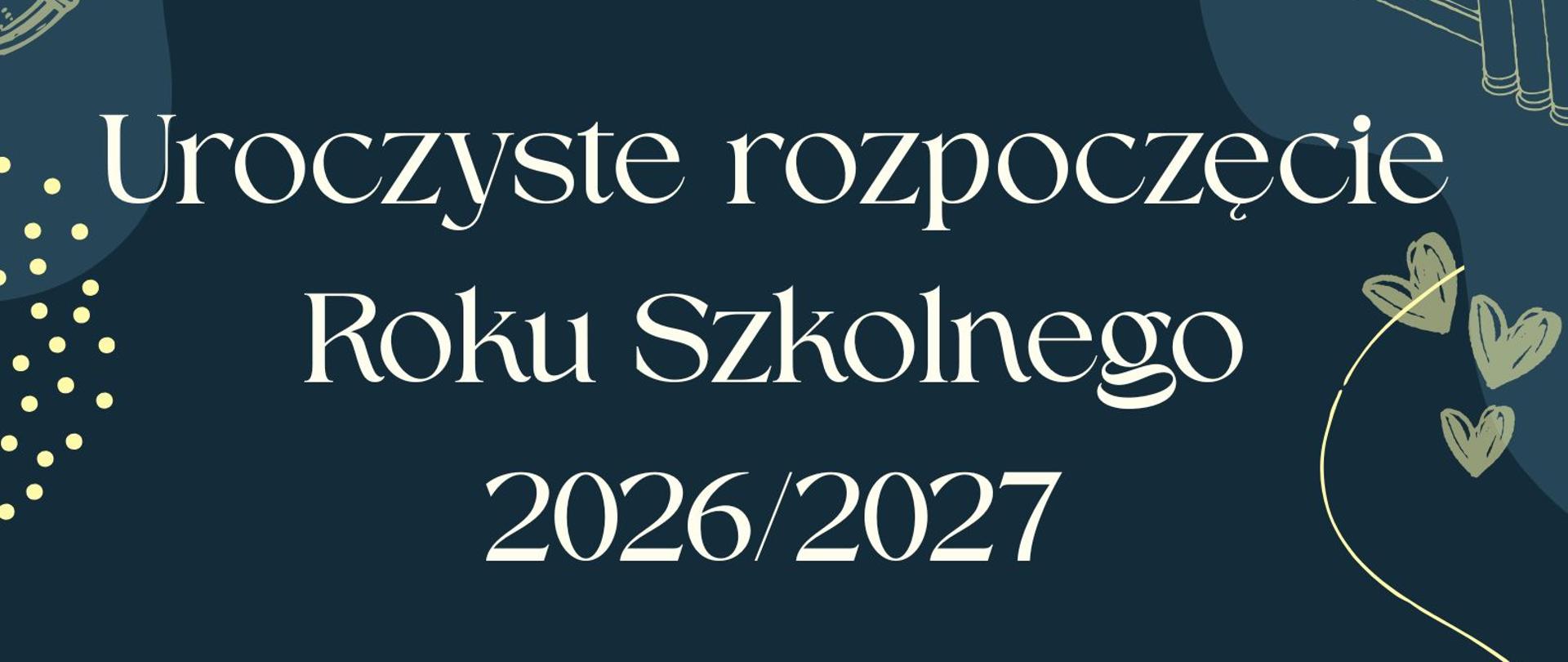 Plakat utrzymany jest w ciemnoniebieskiej kolorystyce z jasnymi ilustracjami instrumentów muzycznych, nut i dekoracyjnych motywów rozmieszczonych wokół centralnej części. W środku znajduje się napis „Uroczyste rozpoczęcie Roku Szkolnego 2026/2027”, a poniżej podano termin wydarzenia – 1 września 2026 roku o godzinie 17.00. Na plakacie zamieszczono również informację, że uroczystość odbędzie się w sali koncertowej Państwowej Szkoły Muzycznej I stopnia nr 1 w Kędzierzynie-Koźlu.