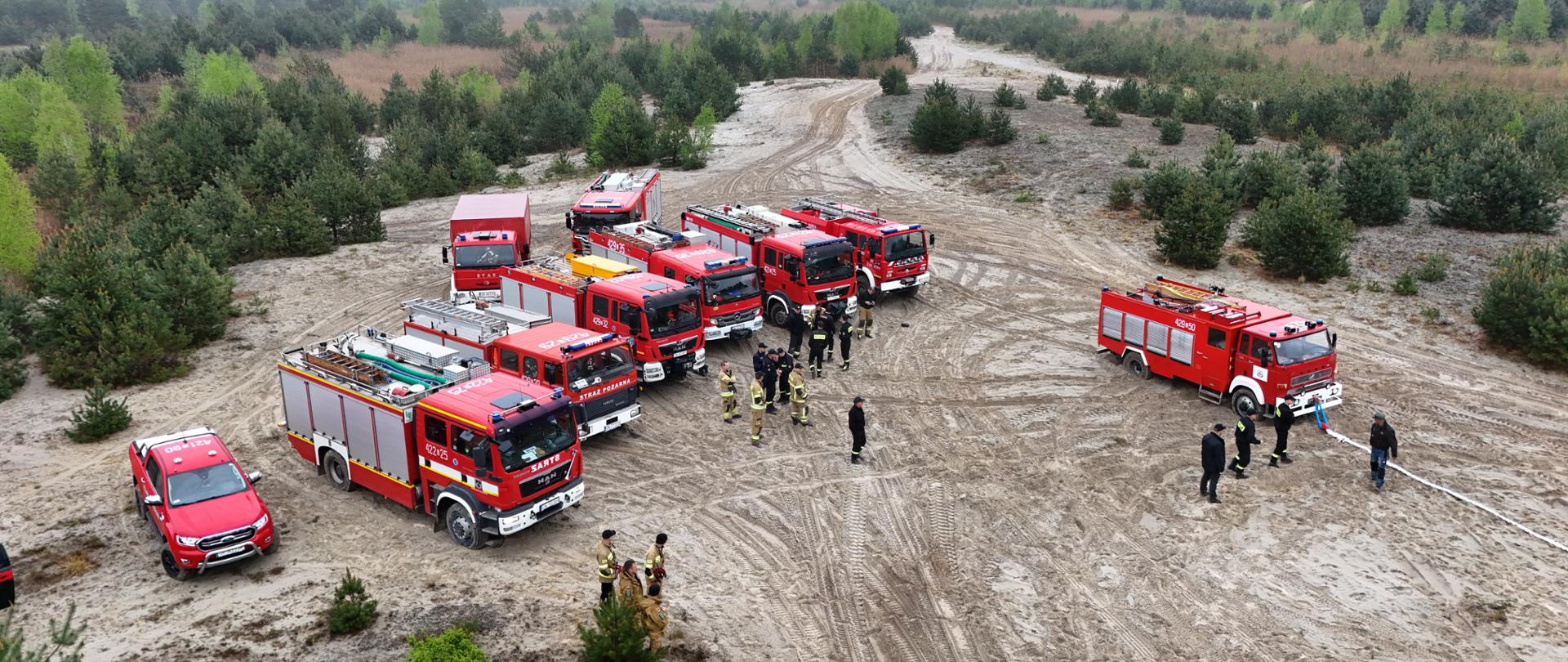 Warsztaty z jazdy samochodami pożarniczymi w trudnym terenie 
