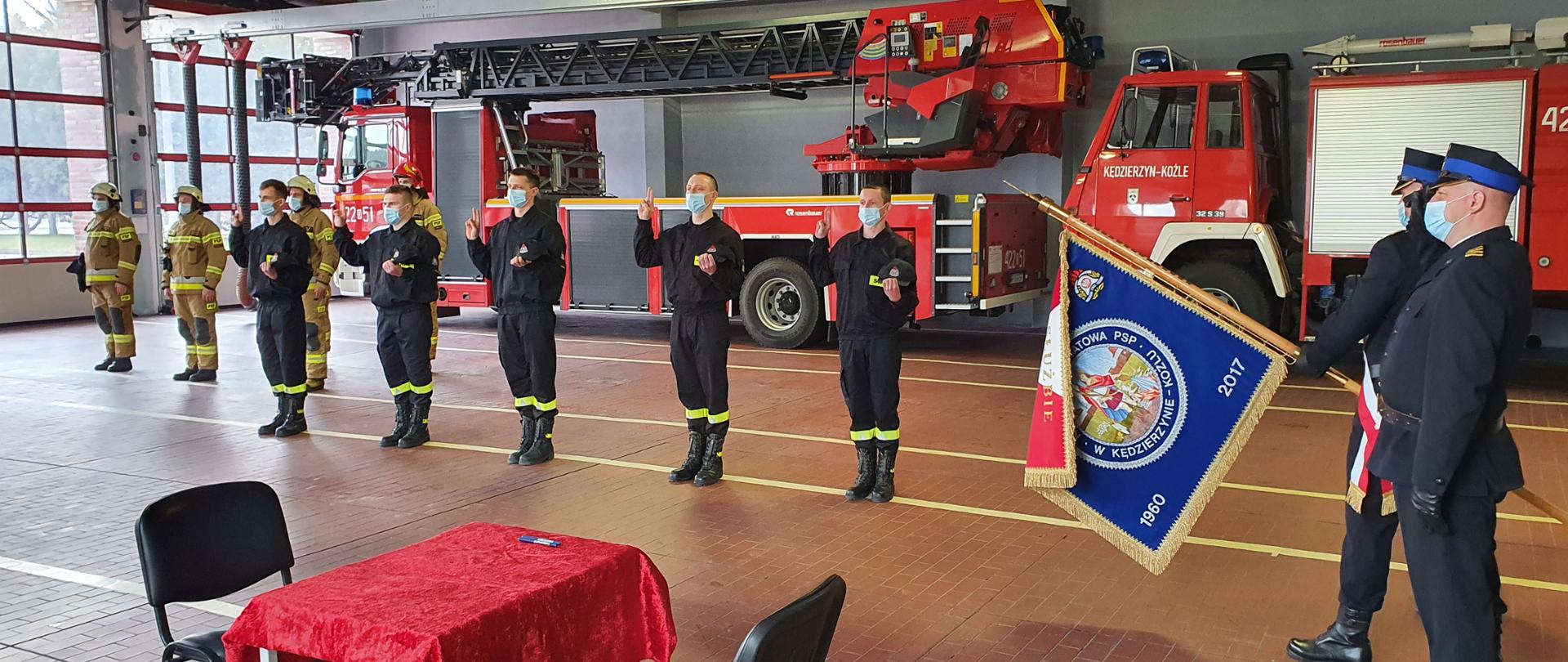 Uroczystość ślubowania w KP PSP w Kędzierzynie-Koźlu.