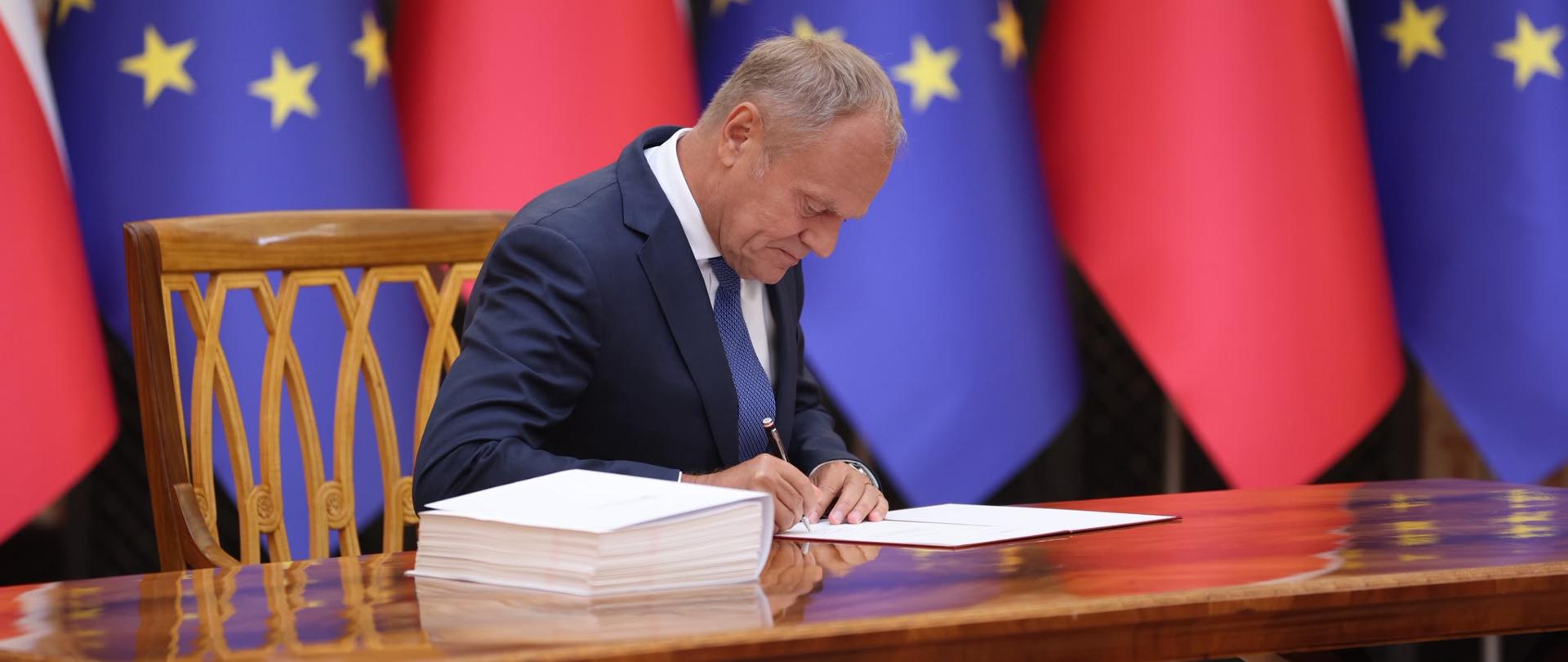 Premier Donald Tusk kontrasygnuje nominacje asesorskie