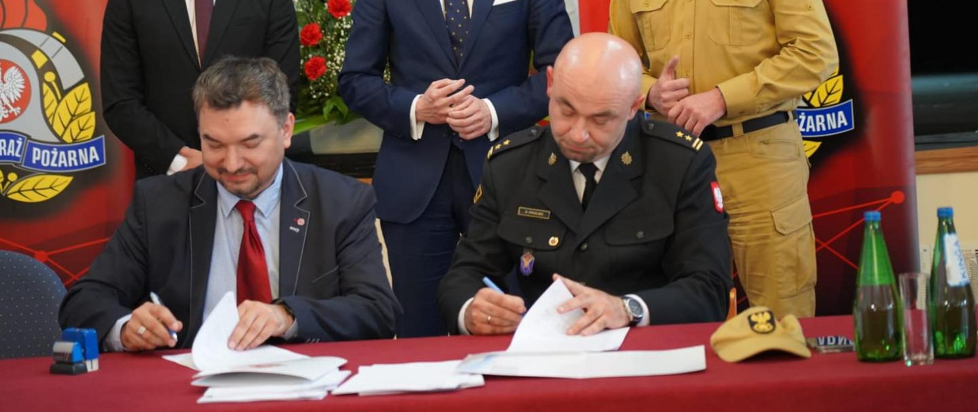 Podpisanie umowy na dokumentację projektową i nadzór autorski strażnicy Jednostki Ratowniczo - Gaśniczej w Międzyzdroje.