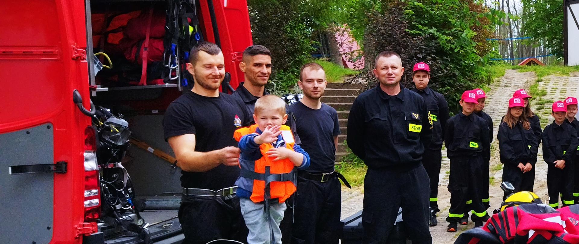 Sprzątanie Wielkich Jezior Mazurskich