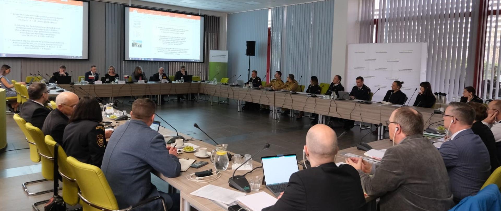 Reprezentanci Polski, Czech i Niemiec w trakcie narady grupy roboczej ds. realizacji Konwencji EKG ONZ w sprawie transgranicznych skutków awarii przemysłowych