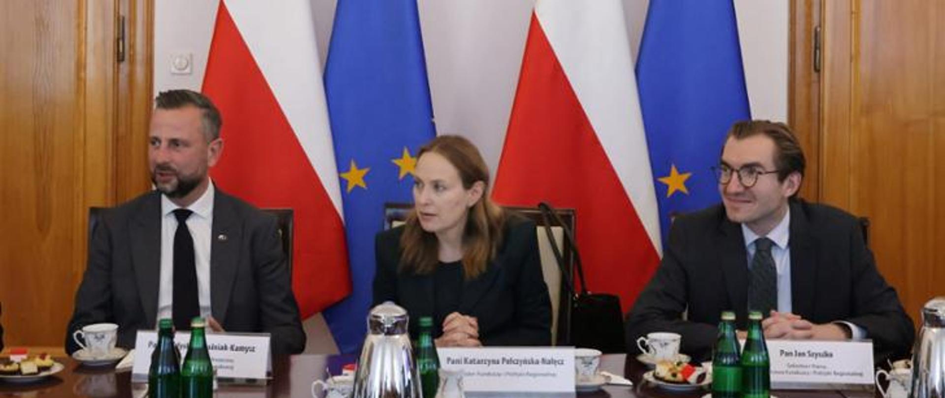 The photo shows Minister Katarzyna Pełczyńska-Nałęcz with other meeting participants