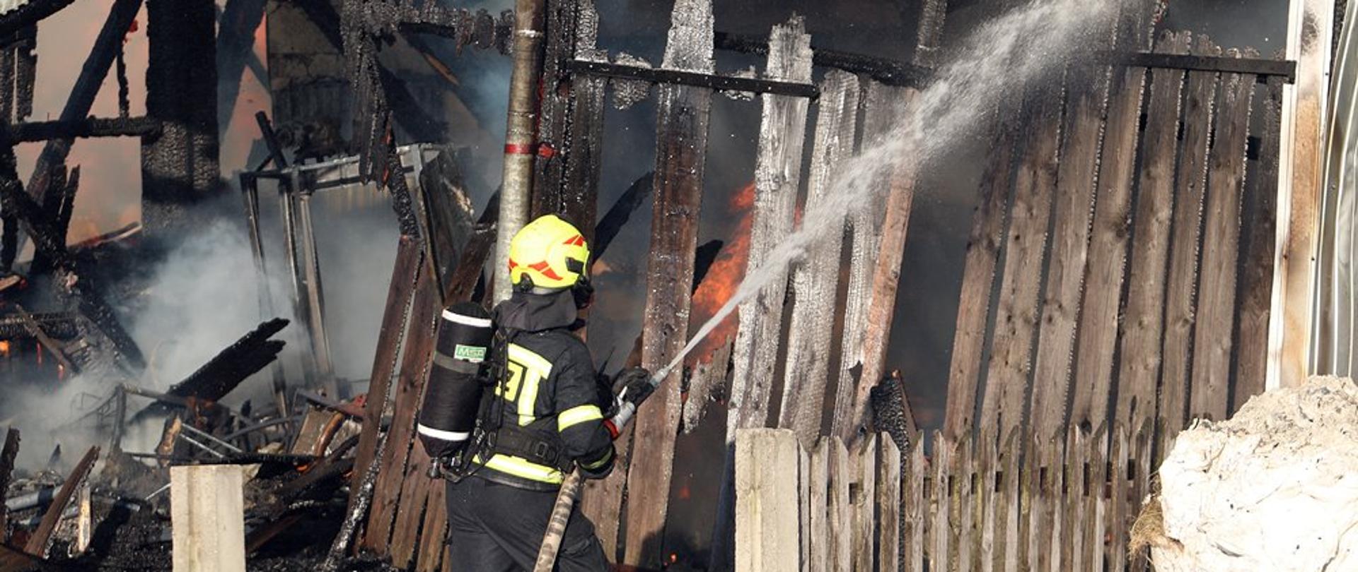 Pożar zabudowań gospodarczych w miejscowości Łapsze Niżne 