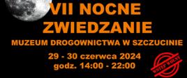 Plakat z informacjami na temat nocnego zwiedzania Muzeum Drogownictwa w Szczucinie. Na plakacie nocne zdjęcie budynku muzeum