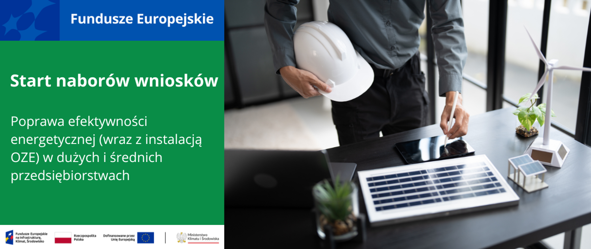 Projektant stojacy nad biurkiem w ręku trzyma kask.