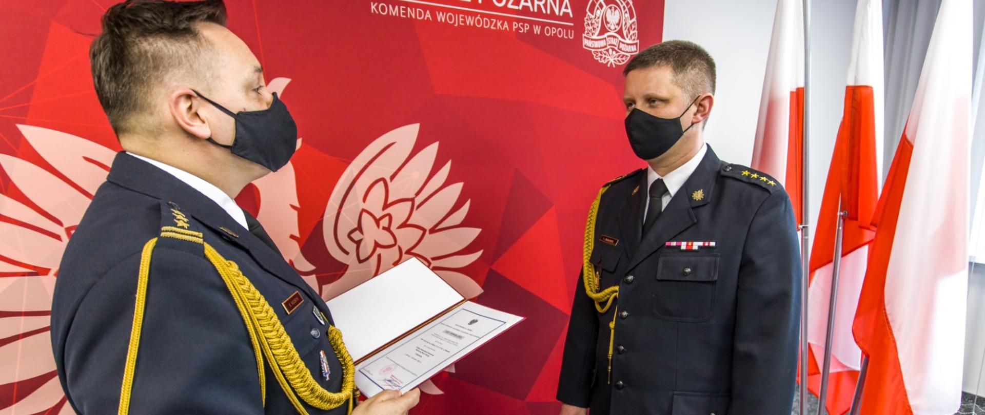 Komendant Wojewódzki PSP w Opolu st. bryg. Krzysztof Kędryk podczas uroczystego powołania Zastępcy Komendanta Powiatowego PSP w Kluczborku.