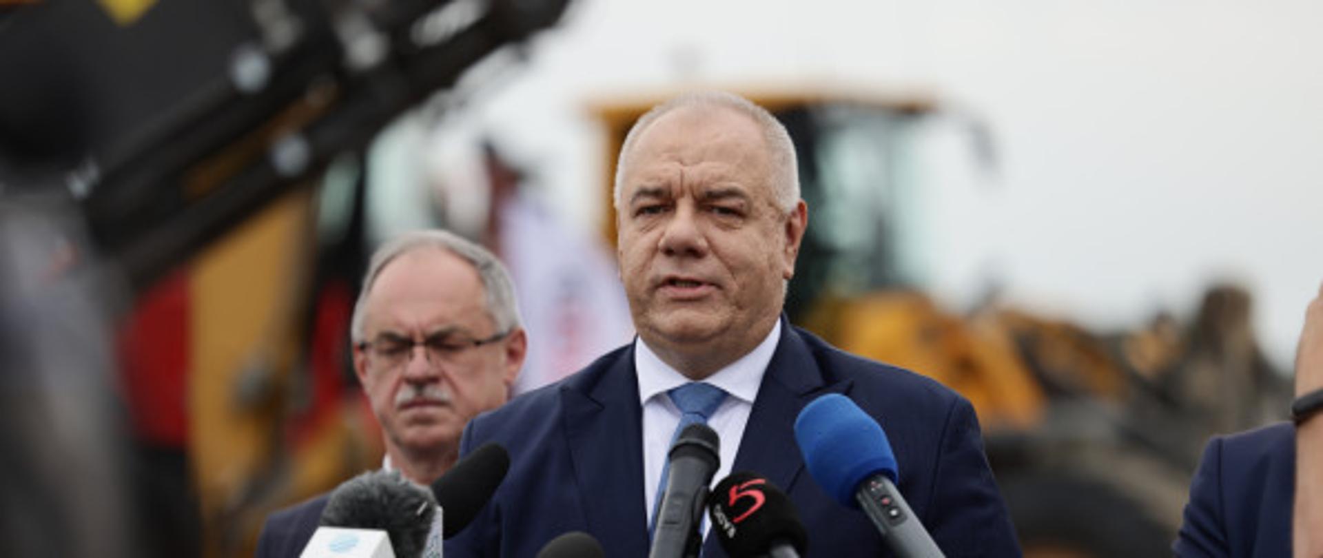 Minister Jacek Sasin uczestniczył w symbolicznym rozpoczęciu budowy „Dróg w Strefie Przemysłowej Miasta Suwałki 