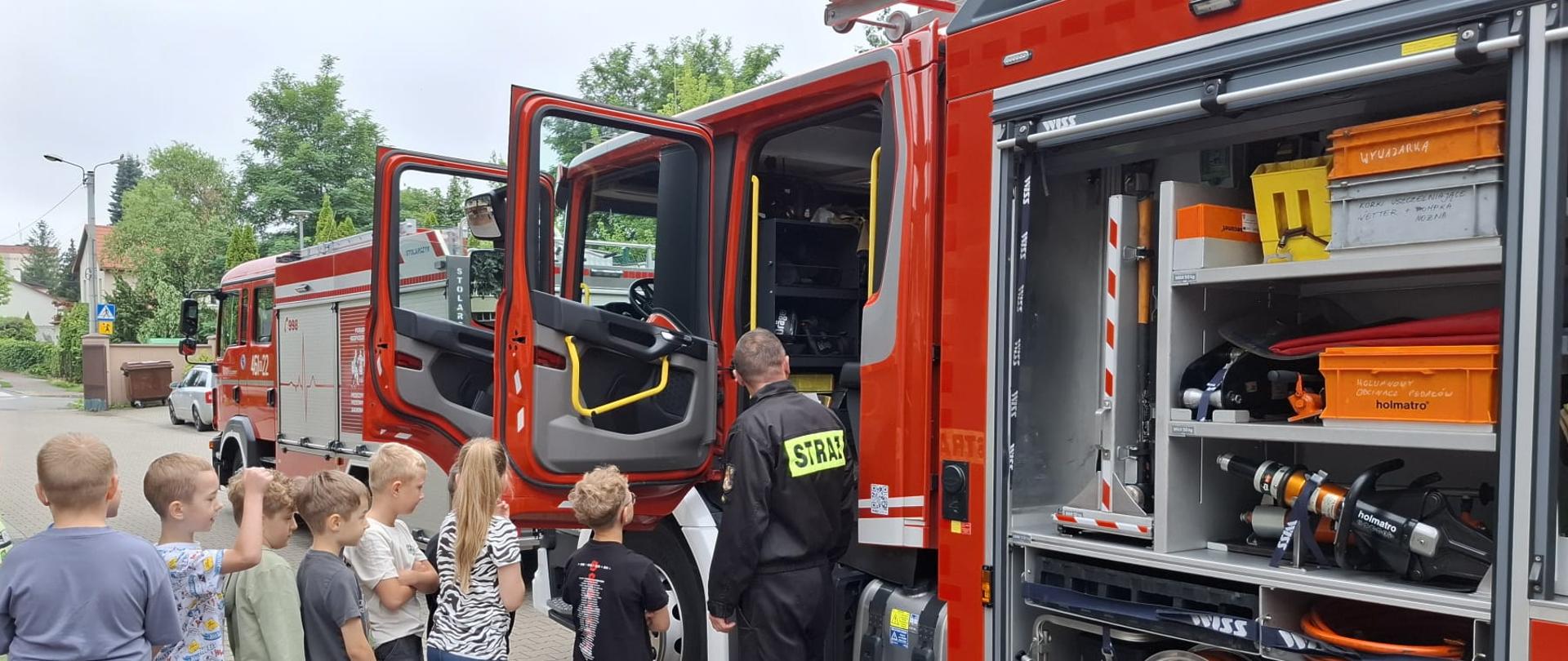 Bezpieczne półkolonie ze strażakami w Publicznej Szkole Podstawowej nr 4