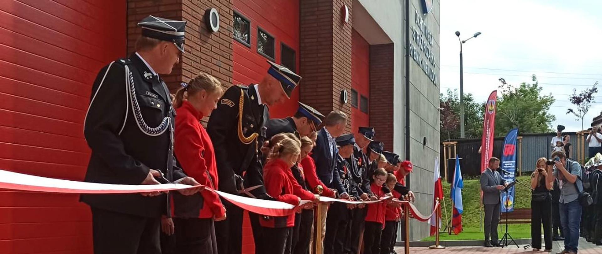 Uroczysty apel z okazji nadania sztandaru oraz otwarcia remizy OSP Rybnik-Niewiadom