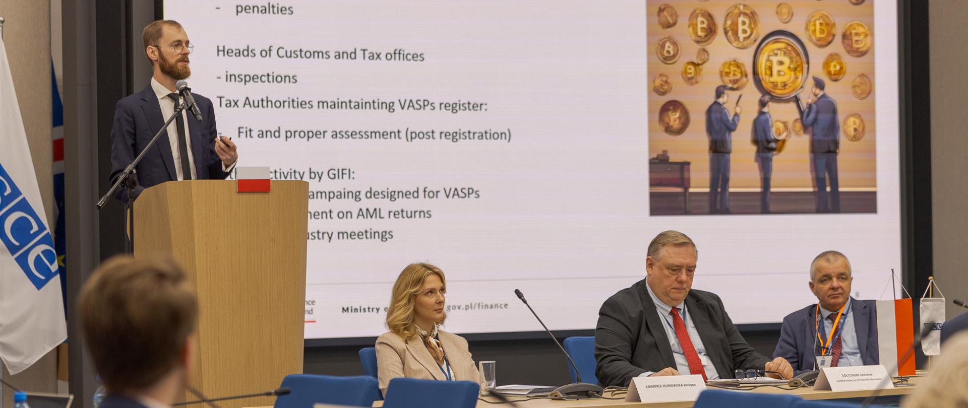 Uczestnicy szczytu OBWE na sali konferencyjnej