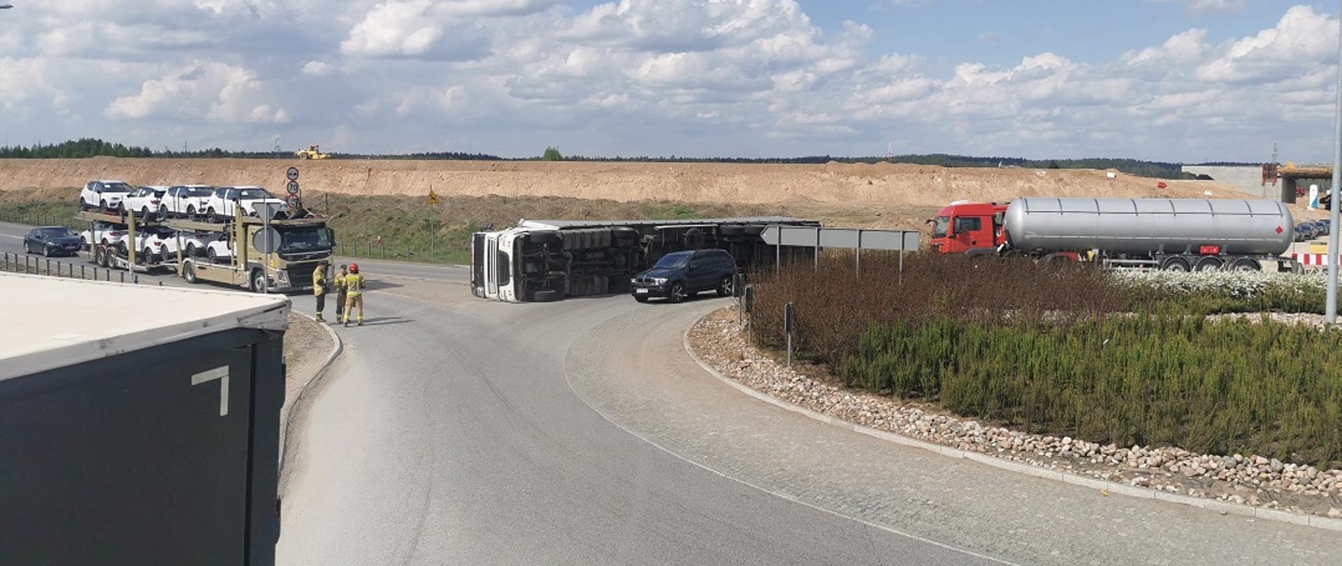 Zablokowane rondo i wjazd na obwodnice