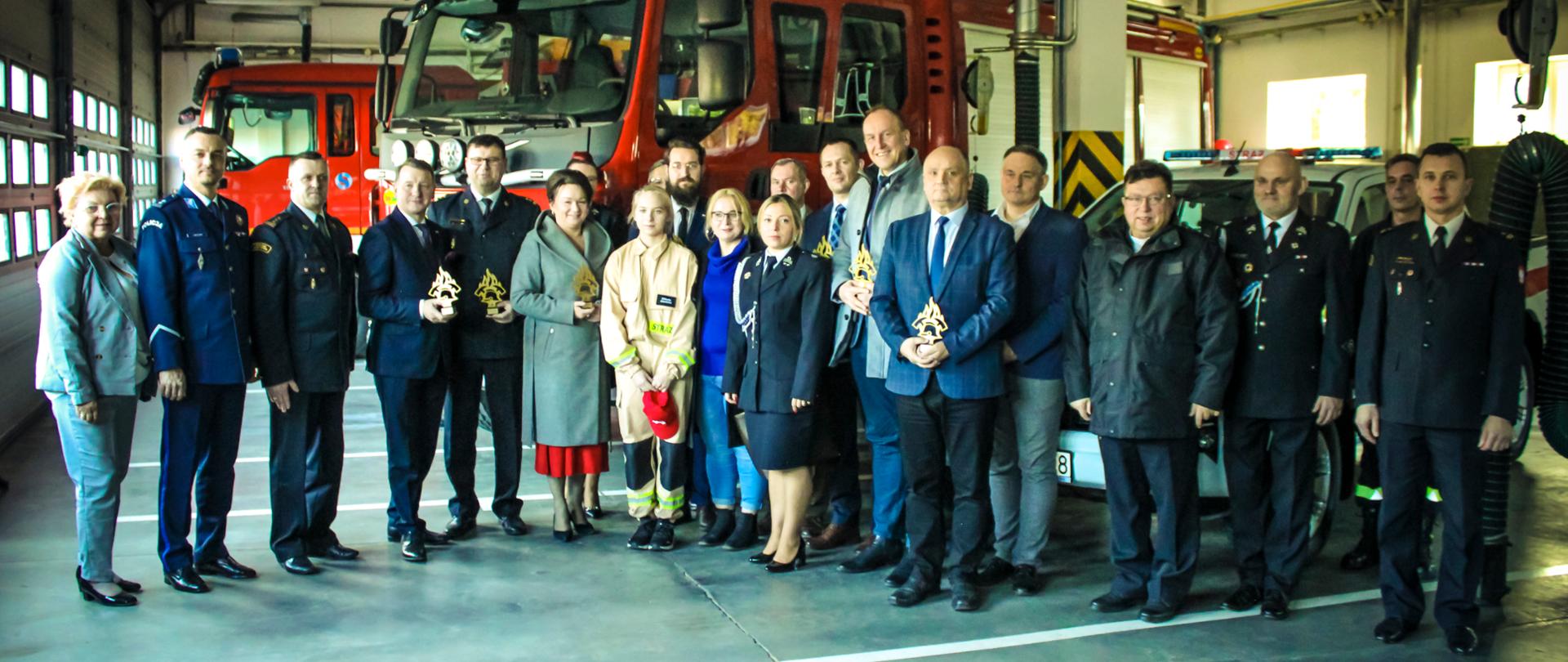 Przekazanie nowych pojazdów dla KP PSP Koło. 