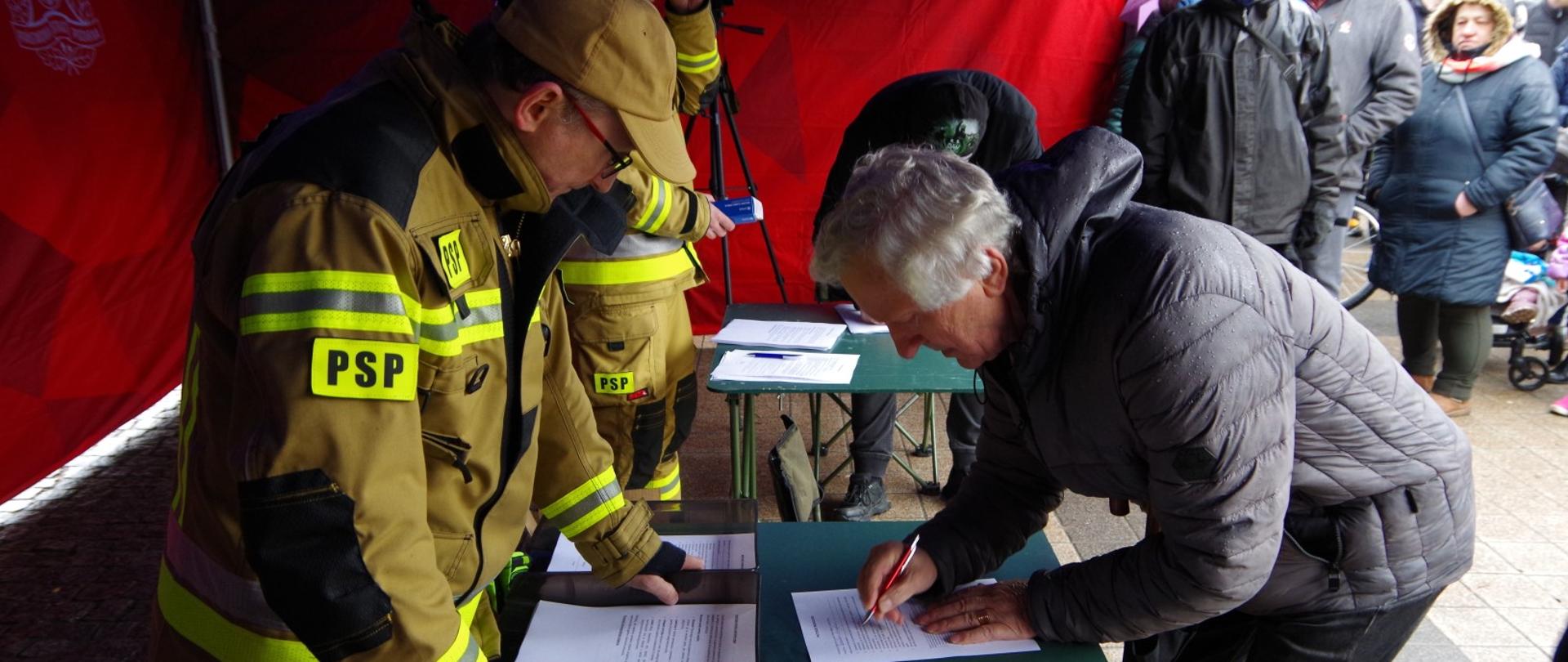 Kampania społeczna „Czujka na straży Twojego bezpieczeństwa” na rybnickim rynku
