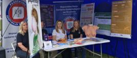Pracownicy Inspekcji Sanitarnej na stoisku edukacyjnym