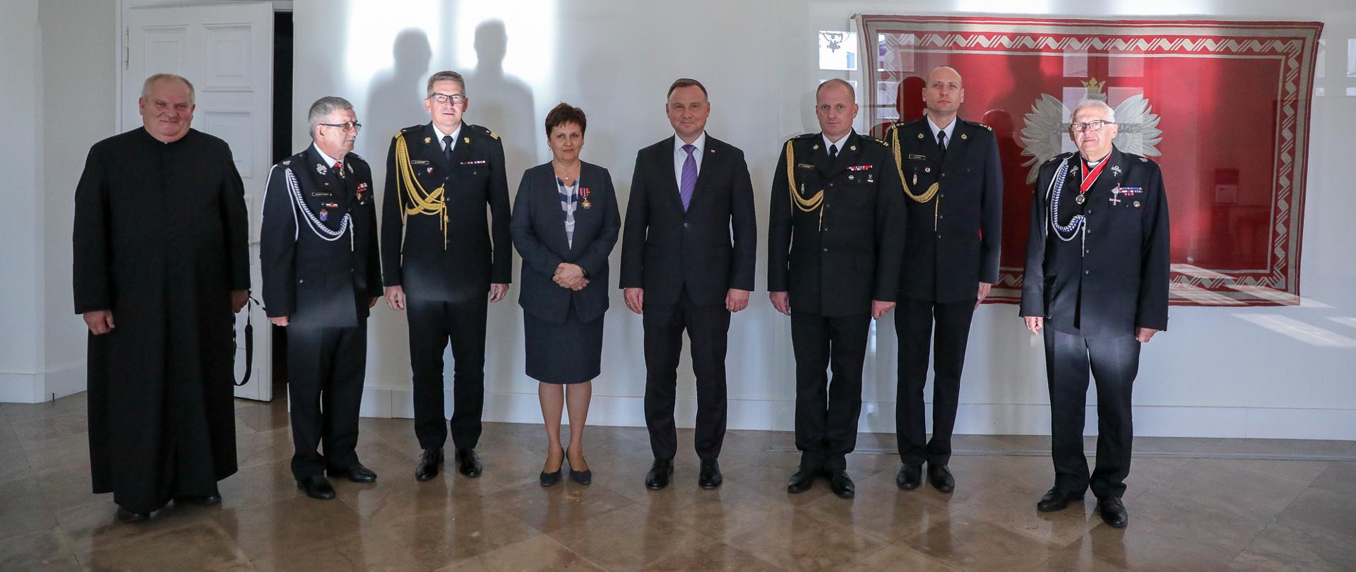 Spotkanie w Pałacu Prezydenckim – zdjęcie grupowe – na zdjęciu m.in. Prezydent RP Andrzej Duda oraz Zastępca Komendanta Głównego PSP nadbryg. Krzysztof Hejduk