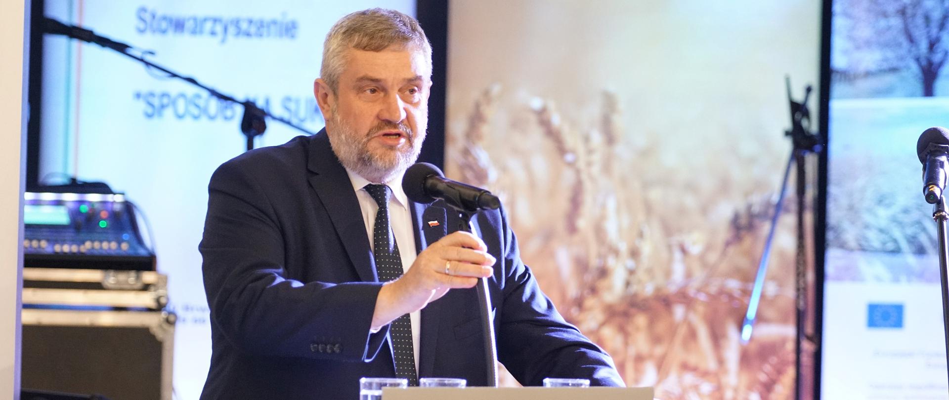 Minister gratuluje laureatom konkursu