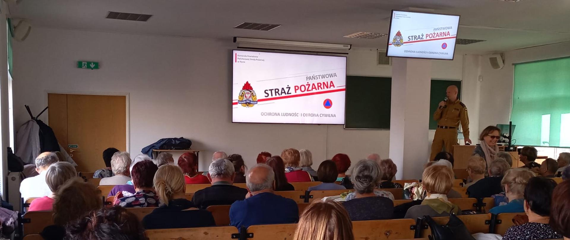 Prelekcja Komendanta Powiatowego PSP w Nysie st. bryg. Pawła Gotkowskiego dla słuchaczy "Uniwersytetu Trzeciego Wieku im. J. Kozarzewskiego