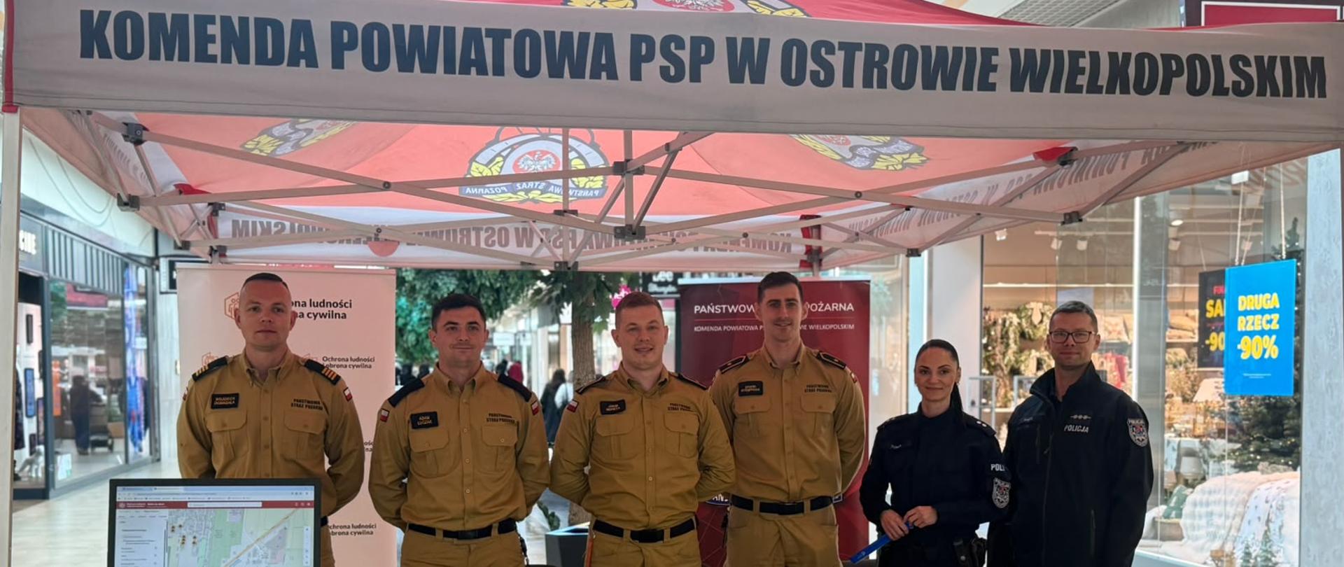 Strażacy wraz z policjantami podczas treningu