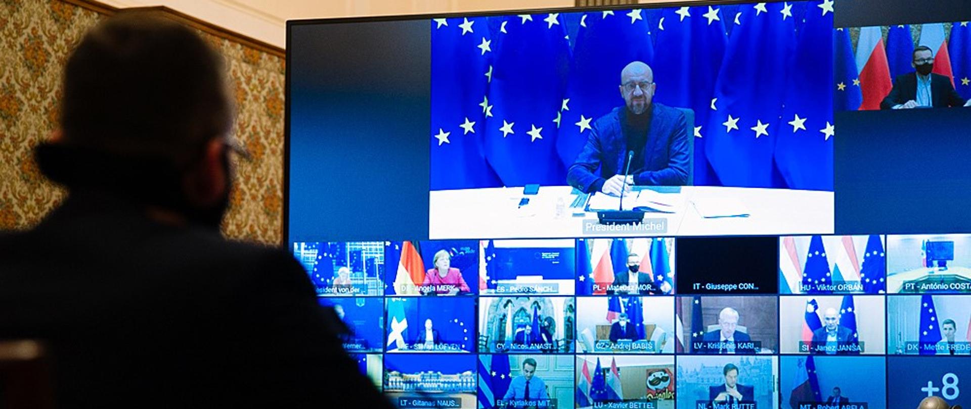 Widok zza premiera na trwające posiedzenie Rady Europejskiej.