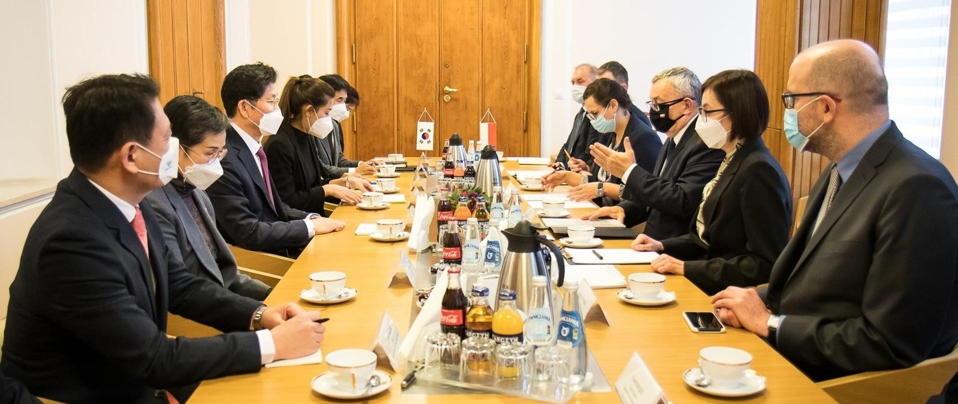 Minister infrastruktury Andrzej Adamczyk gości delegację koreańską