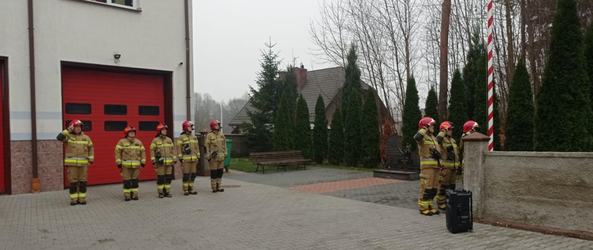 Uroczyste podniesienie flagi państwowej z okazji Narodowego Święta Niepodległości