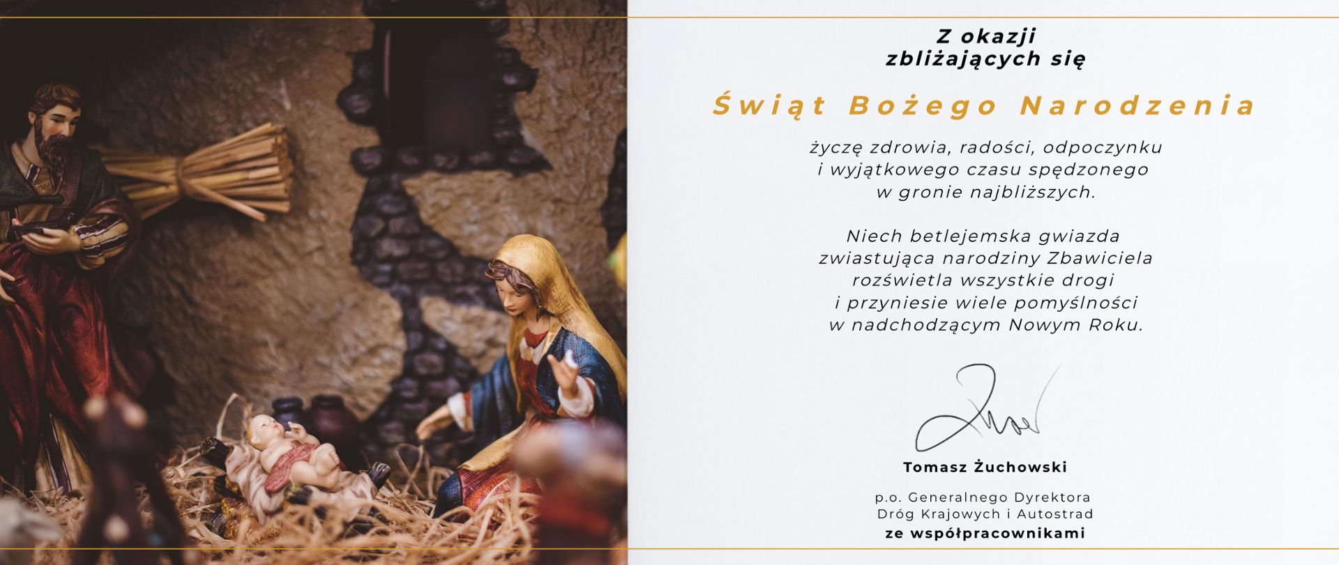 Kartka z życzeniami bożonarodzeniowymi. Treść kartki w tekście poniżej. Po lewej figurki przedstawiające scenę narodzenia Jezusa Chrystusa. Jezus w żłobku z siedzącą blisko Maryją i stojącym Józefem.