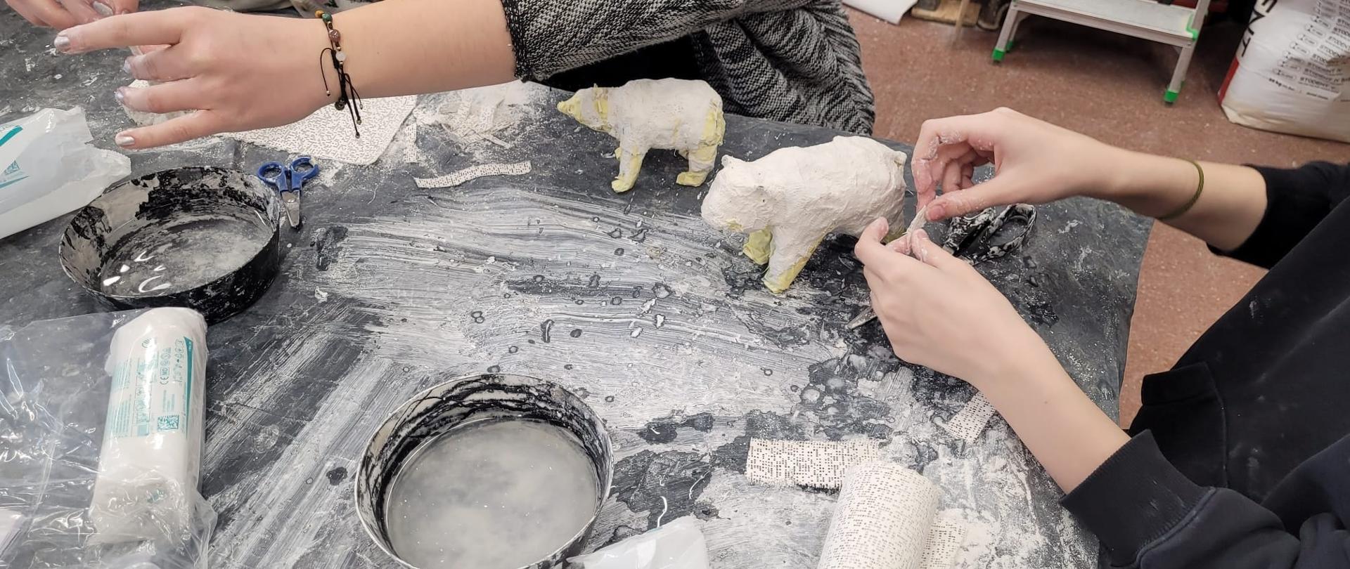 Sobotnie warsztaty artystyczne - Technika narzutu gipsowego